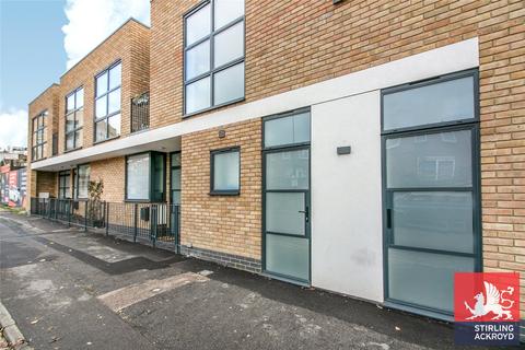 33 Crossway, London, N16 8LA