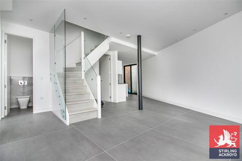 33 Crossway, London, N16 8LA
