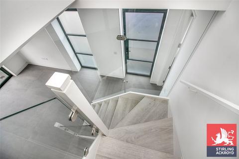 33 Crossway, London, N16 8LA