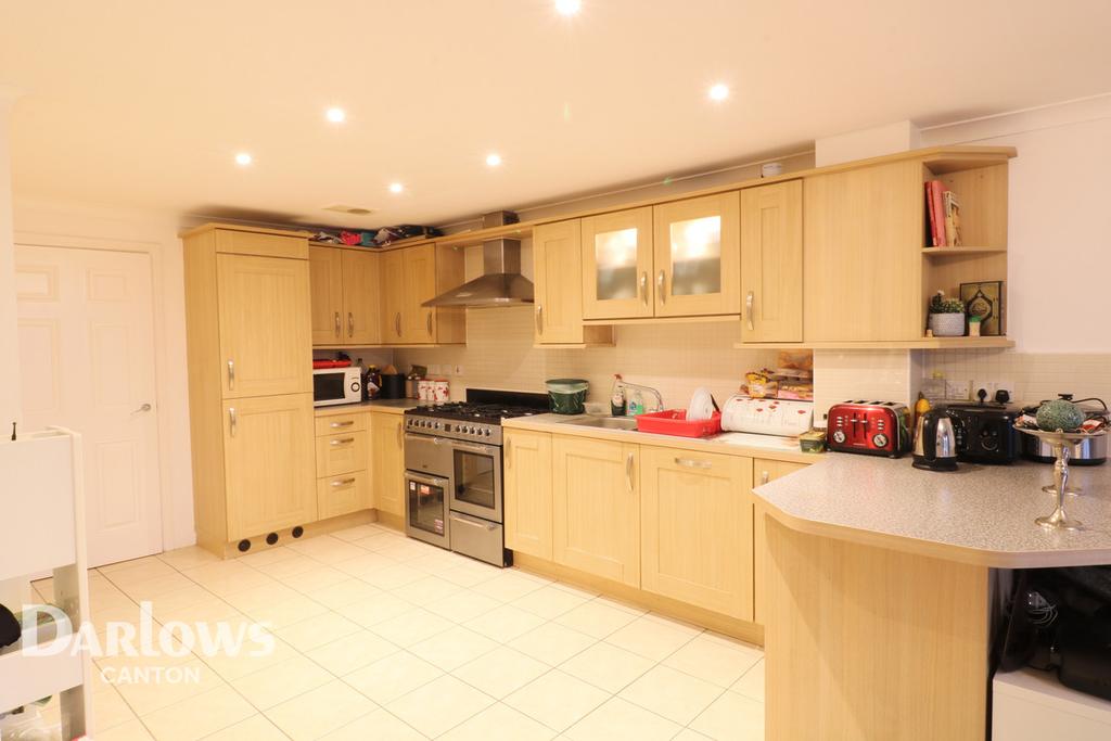 Burford Gardens, Cardiff 3 bed end of terrace house £285,000