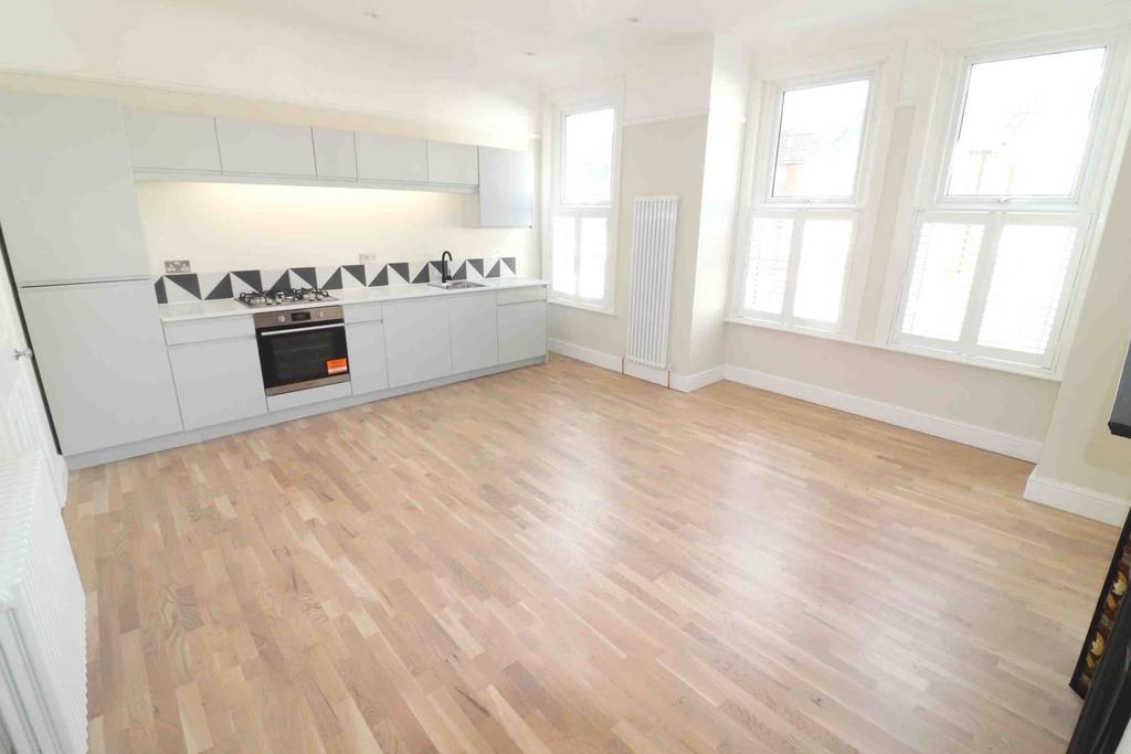 Homecroft Road, Sydenham 2 bed flat £1,450 pcm (£335 pw)
