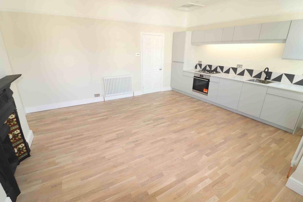 Homecroft Road, Sydenham 2 bed flat £1,550 pcm (£358 pw)