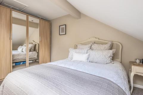 166 Blakes Avenue, Witney, OX28 3UD