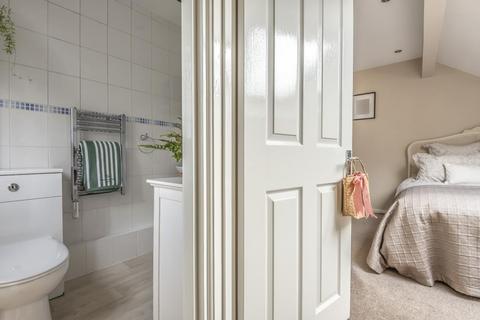 166 Blakes Avenue, Witney, OX28 3UD