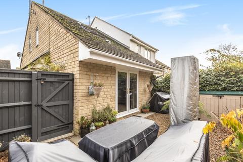 166 Blakes Avenue, Witney, OX28 3UD