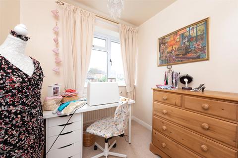 21 Cedar Close, Bagshot, GU19 5AB