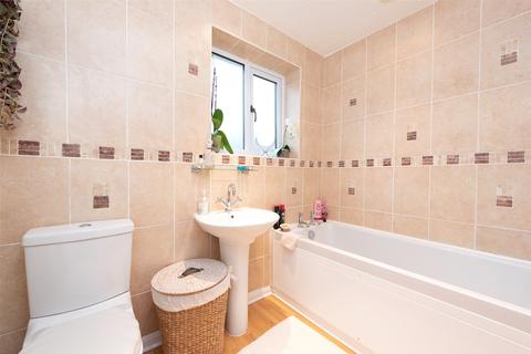 21 Cedar Close, Bagshot, GU19 5AB