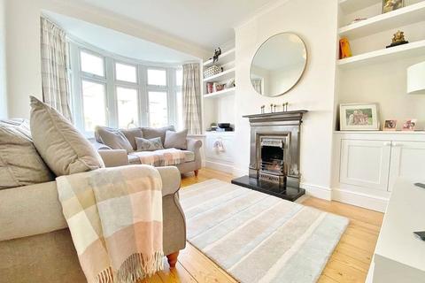25 Pembridge Avenue, Twickenham, TW2 6AE