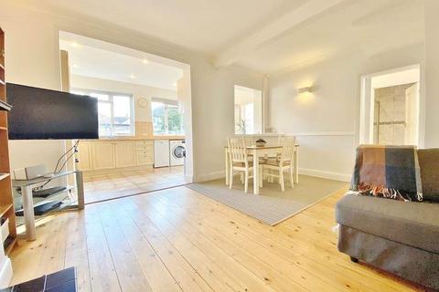 25 Pembridge Avenue, Twickenham, TW2 6AE