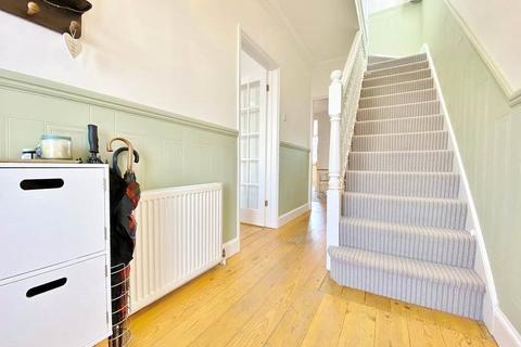 25 Pembridge Avenue, Twickenham, TW2 6AE