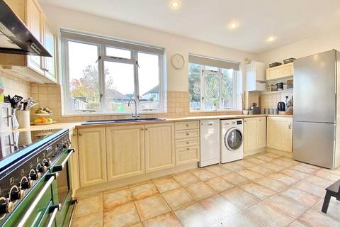 25 Pembridge Avenue, Twickenham, TW2 6AE