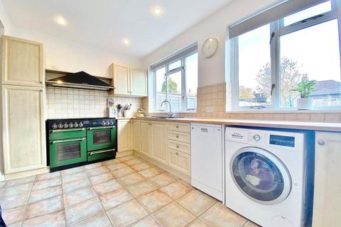 25 Pembridge Avenue, Twickenham, TW2 6AE