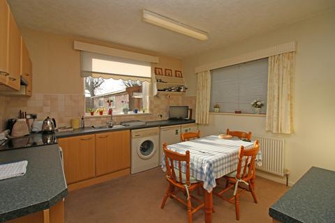 8 Berwick Avenue, Thornton-cleveleys, FY5 2JT