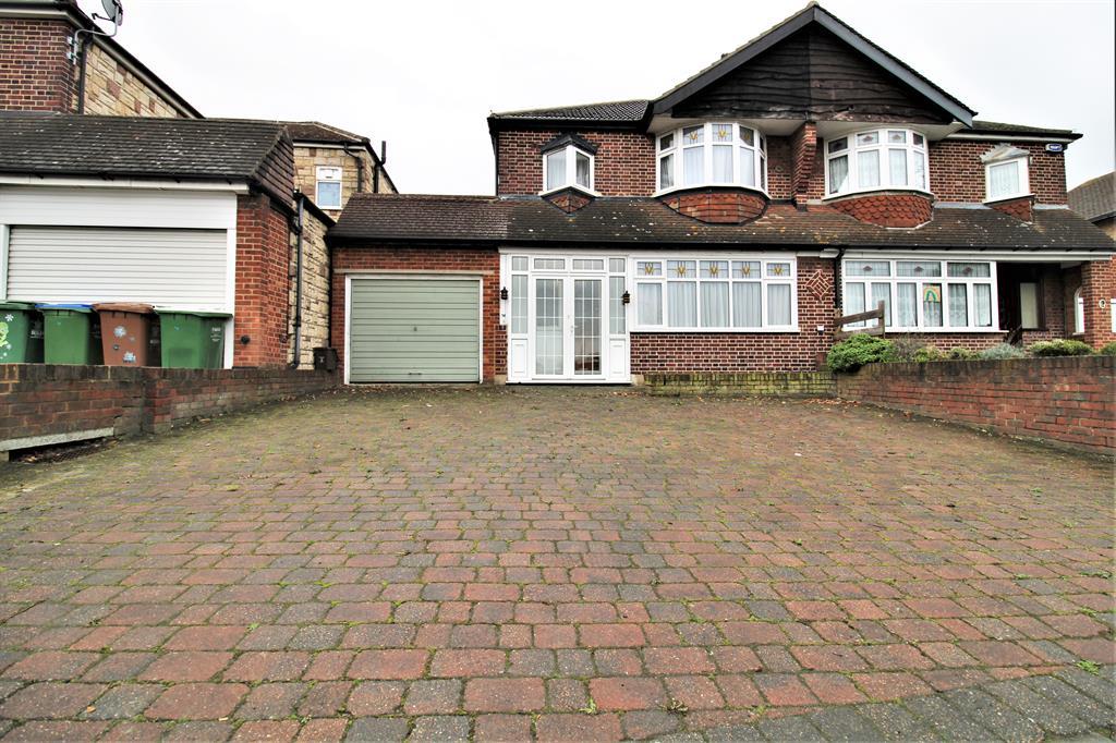Gravel Hill, Bexleyheath, Kent, DA6 7PT 3 bed semidetached house £