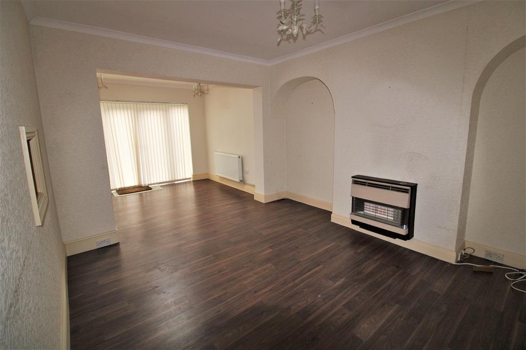 Gravel Hill, Bexleyheath, Kent, DA6 7PT 3 bed semidetached house £500,000