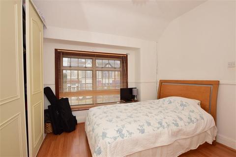 26 Forest View Road, London, E17 4EL