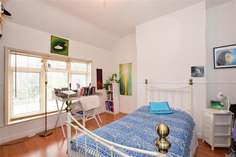 26 Forest View Road, London, E17 4EL