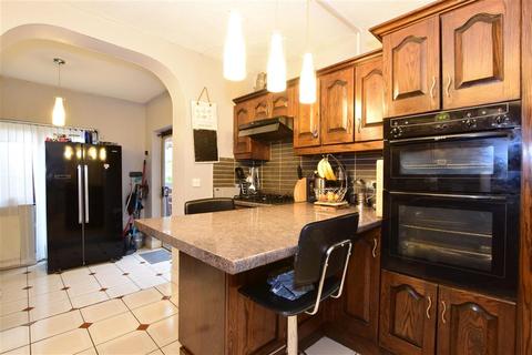 26 Forest View Road, London, E17 4EL