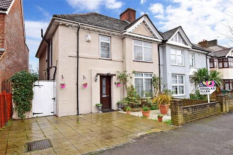 26 Forest View Road, London, E17 4EL