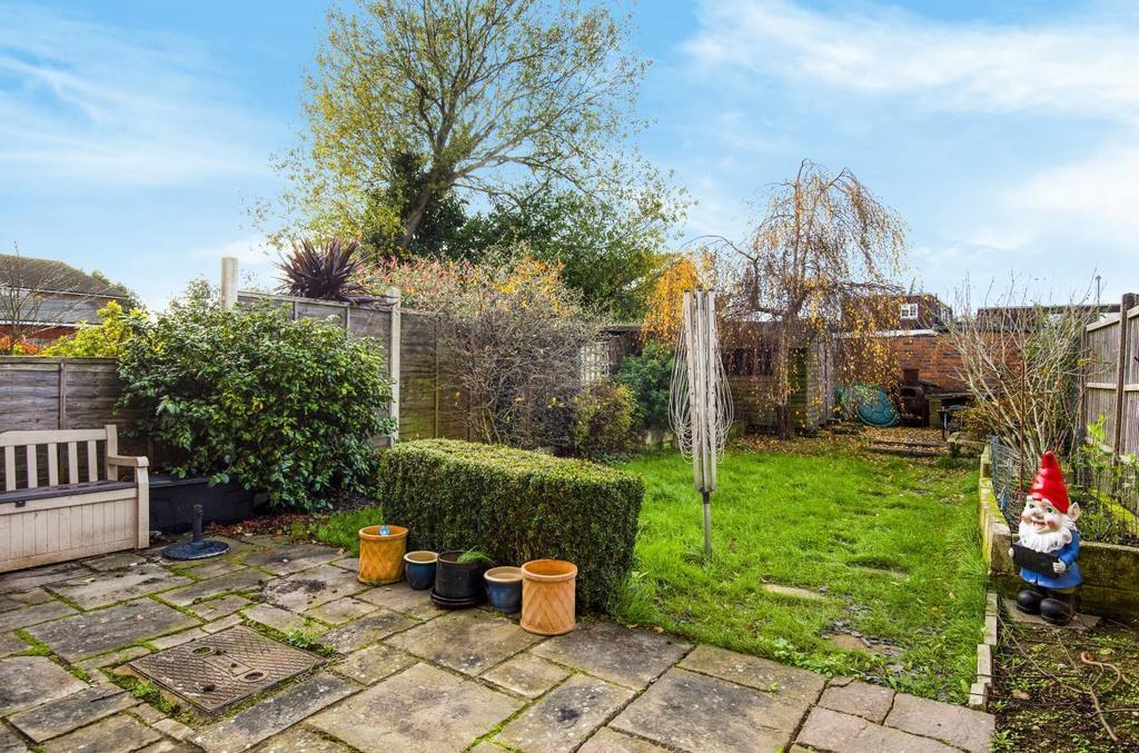 Millthorpe Road, Horsham, RH12 3 bed terraced house £345,000