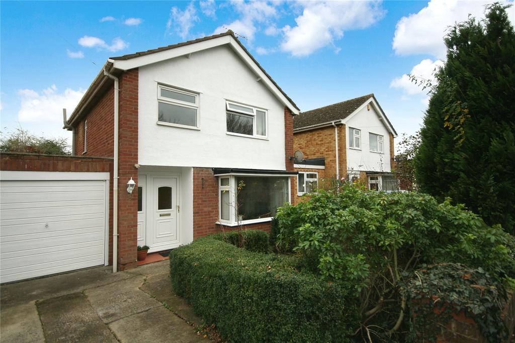 Farmfield Road, Cheltenham, GL51 3 bed detached house £360,000