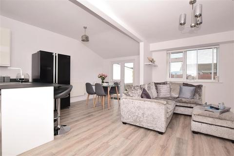 3 Finch Grove, Hythe, CT21 6QY