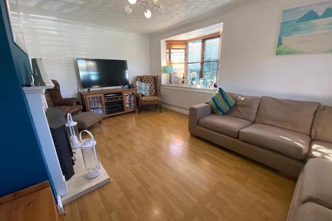 18 Cumbrae Drive, Great Billing, Northampton, NN3 9HD