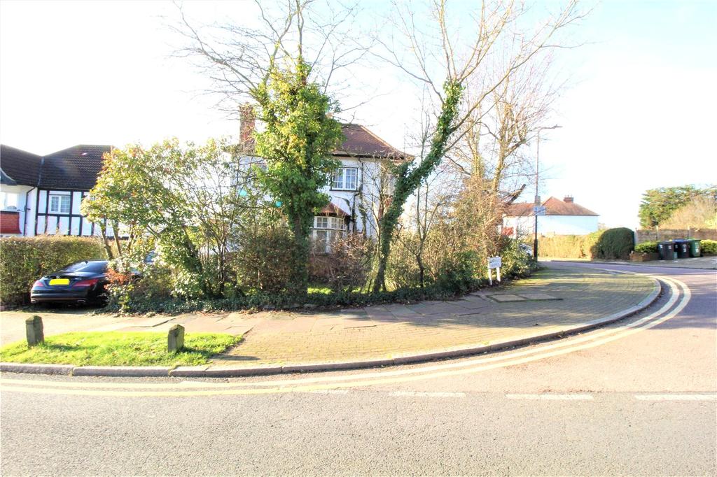 Barn Hill, Wembley, HA9 4 bed detached house £860,000