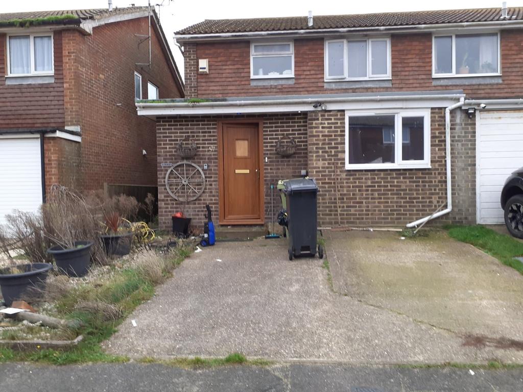 Denham Way, Camber, Rye 3 bed semidetached house £150,000