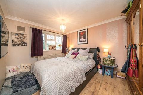 1 Oak Close, Hemel Hempstead, HP3 9TU