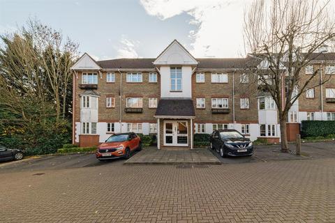 41 Autumn Drive, Sutton, SM2 5BB