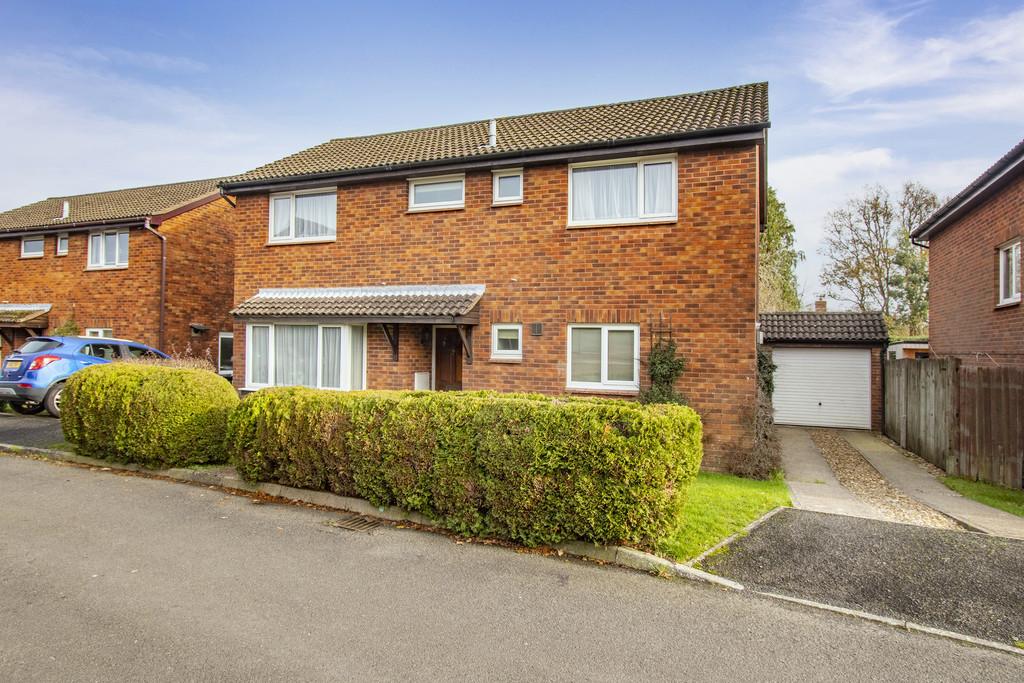 Rockington Way, Crowborough 4 bed detached house £450,000