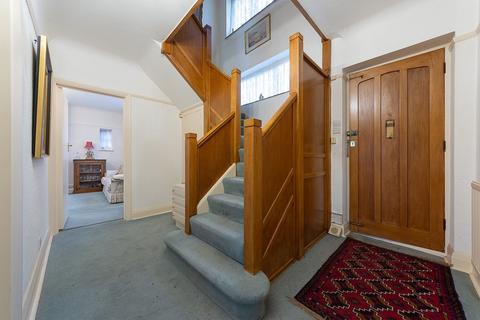 6 Manor Gardens, South Croydon, CR2 7BU
