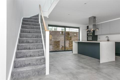 10 Downs Lane, London, E5 8QD