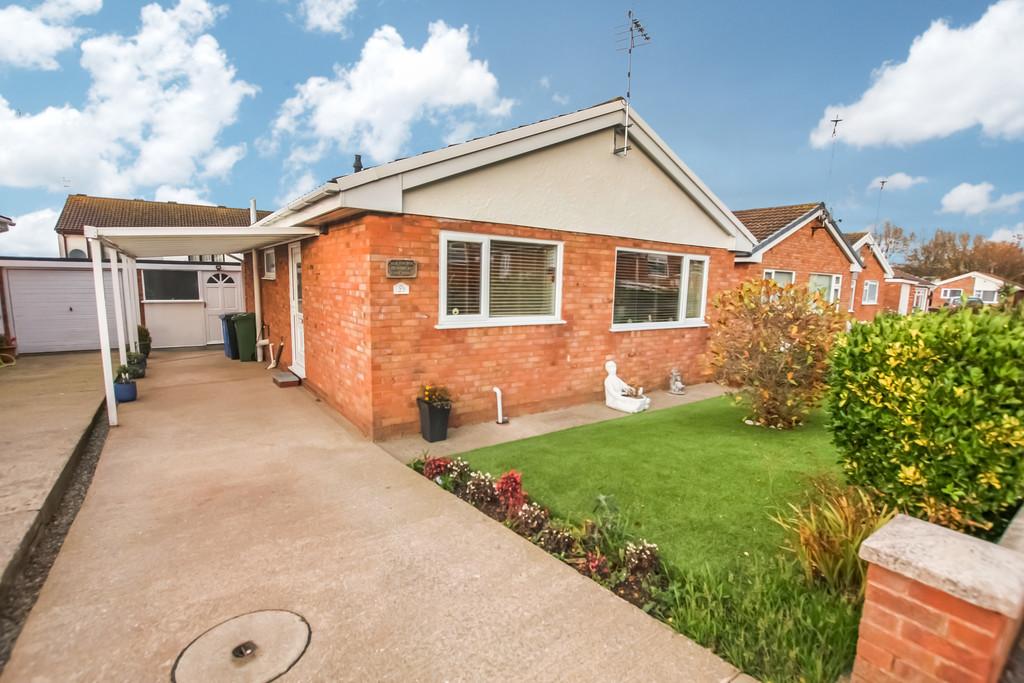 Dwyfor Court, Prestatyn 2 bed detached bungalow £170,000