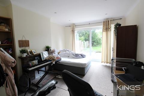 4 bedroom semi-detached house to rent, Grosvenor Road