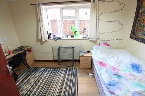 7 bedroom semi-detached house to rent, Upper Shaftesbury Avenue
