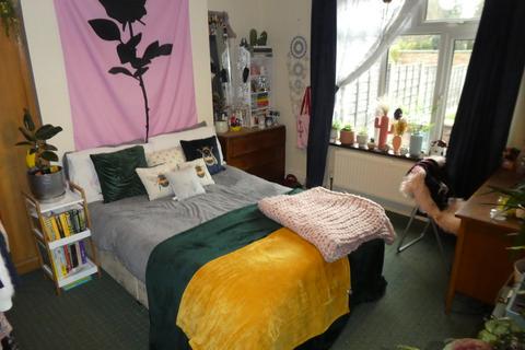 4 bedroom semi-detached house to rent, Finchley Road, Fallowfield, Manchester
