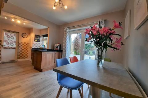 18 Beacon Mount, Park Gate, Southampton, SO31 7GN