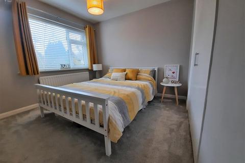 18 Beacon Mount, Park Gate, Southampton, SO31 7GN