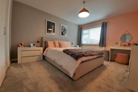 18 Beacon Mount, Park Gate, Southampton, SO31 7GN