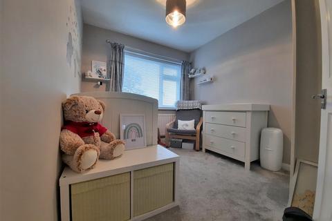 18 Beacon Mount, Park Gate, Southampton, SO31 7GN