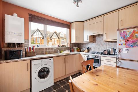 104b Upper Walthamstow Road, London, E17 3QQ