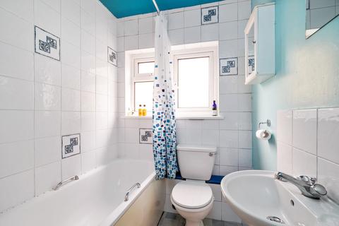 104b Upper Walthamstow Road, London, E17 3QQ