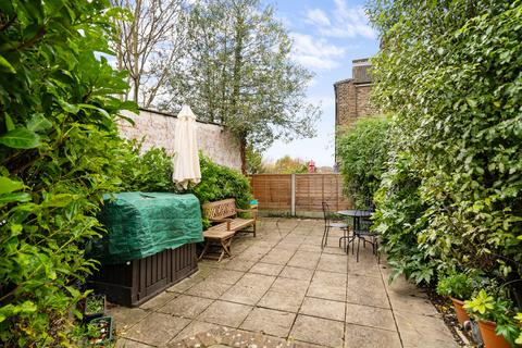 104b Upper Walthamstow Road, London, E17 3QQ