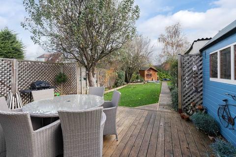 3 Orchard Close, Fetcham, Leatherhead, KT22 9HZ
