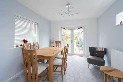 3 Orchard Close, Fetcham, Leatherhead, KT22 9HZ