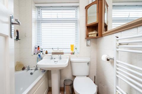 3 Orchard Close, Fetcham, Leatherhead, KT22 9HZ