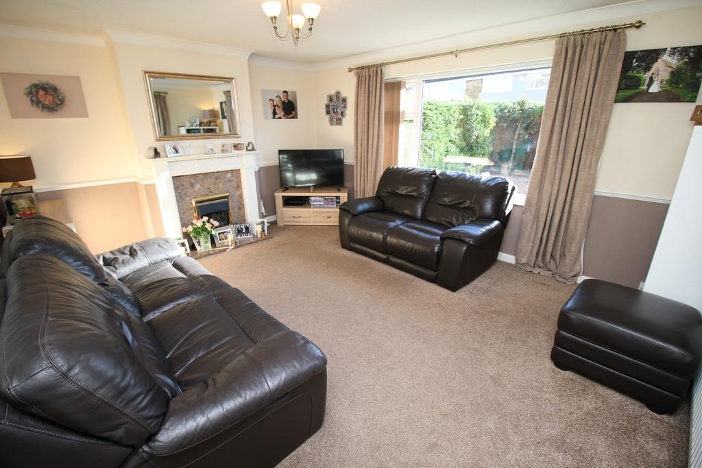 Severn Road, Bulkington 3 bed semidetached house £215,000