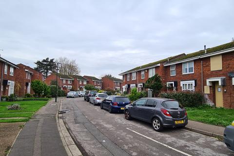 2 Cadogan Close, Teddington, TW11 8TR